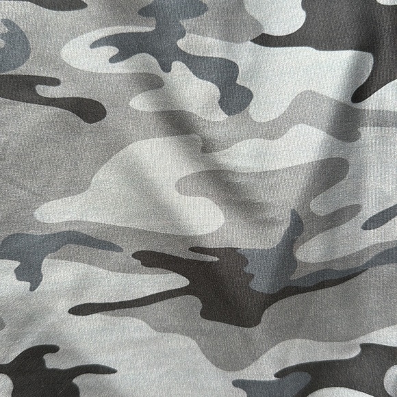 GUESS Workout Set - Picture 7 of 9